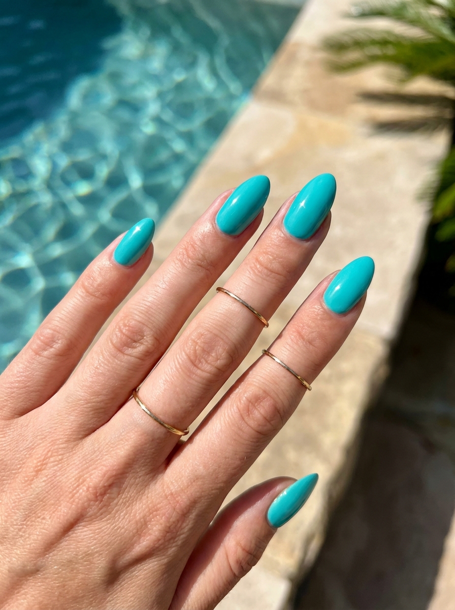 Turquoise Pool Nails als Beachy Nails Inspiration 2026